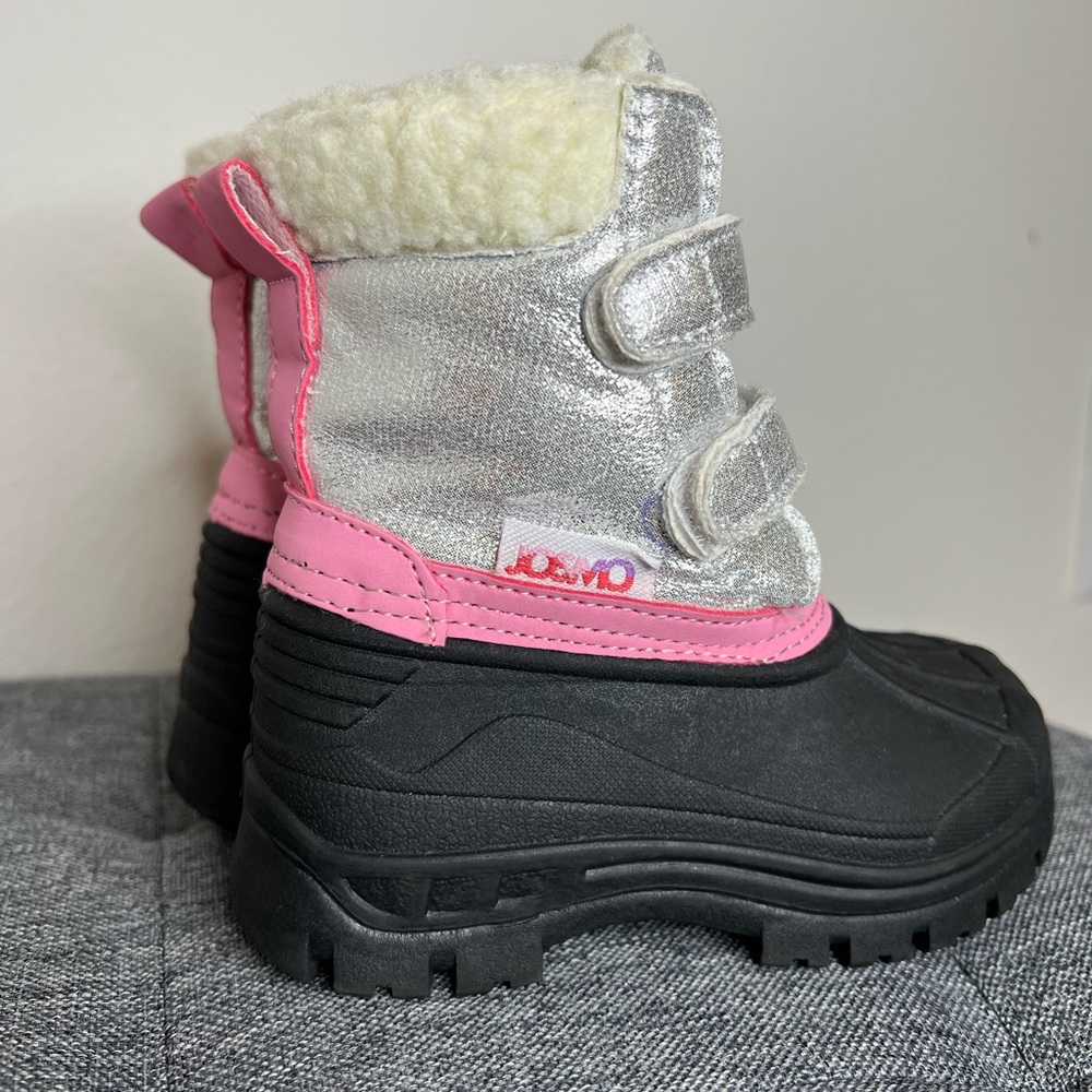 Josmo Size 5 Silver Glitter Snow Boots Lined W/Soft Faux Fur & Hard Rubber Sole